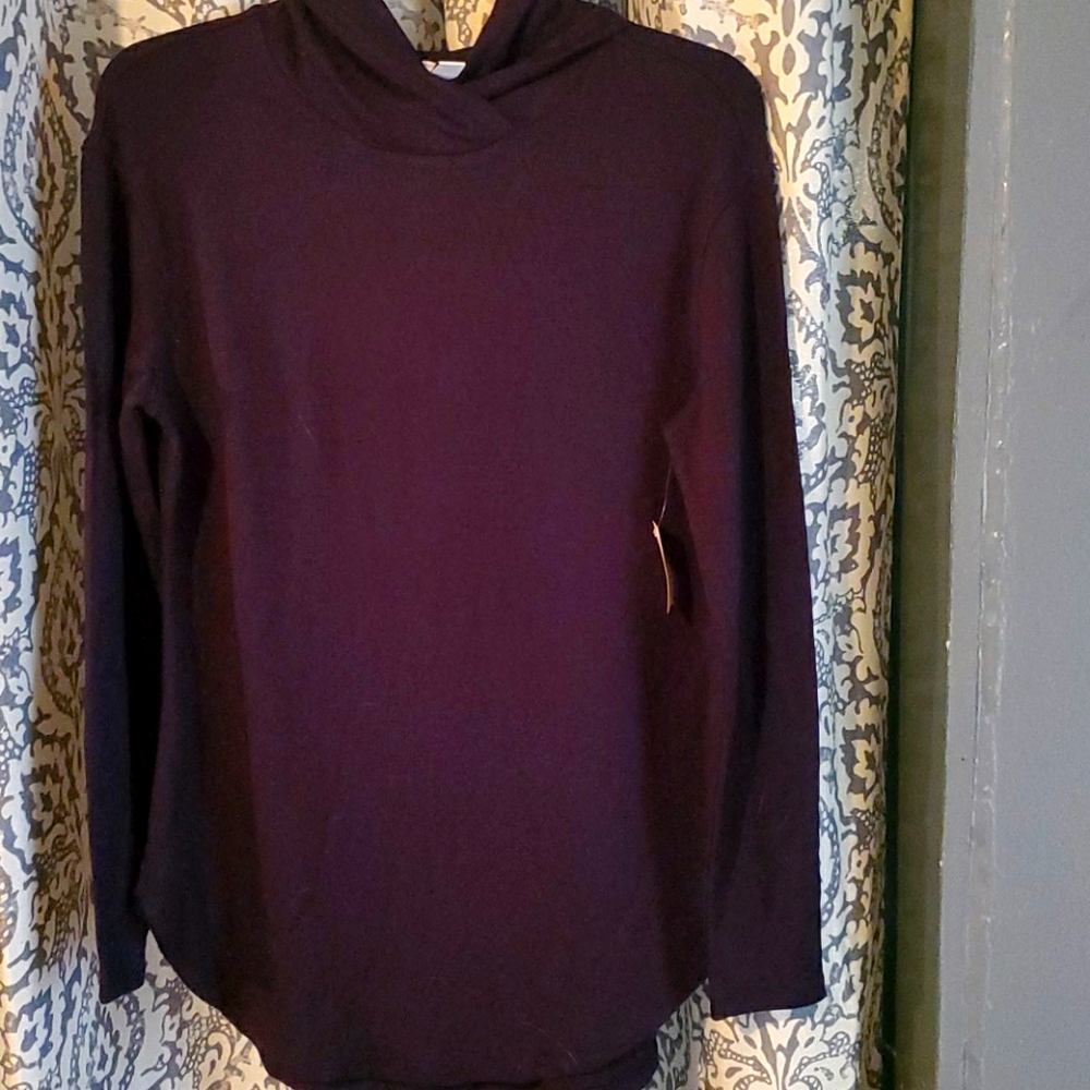 Hoodie lightweight  sweatshirt.